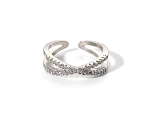 Elegant Twist Diamond Ring